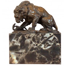 Bronzová socha leva